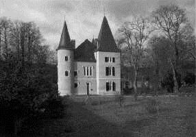 side view chateau